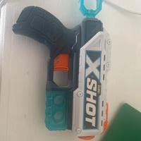 Pistola giocattolo X-shot della zuru