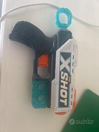 Pistola giocattolo X-shot della zuru