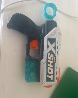 Pistola giocattolo X-shot della zuru