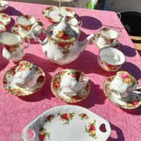 Servizio da the' composto da 6 tazze Royal Albert