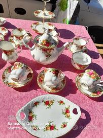 Servizio da the' composto da 6 tazze Royal Albert