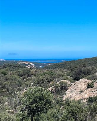 Vicino Spiaggia di Marinella Porto Rotondo Olbia