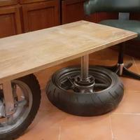 Tavolino vintage con  design made in italy garage