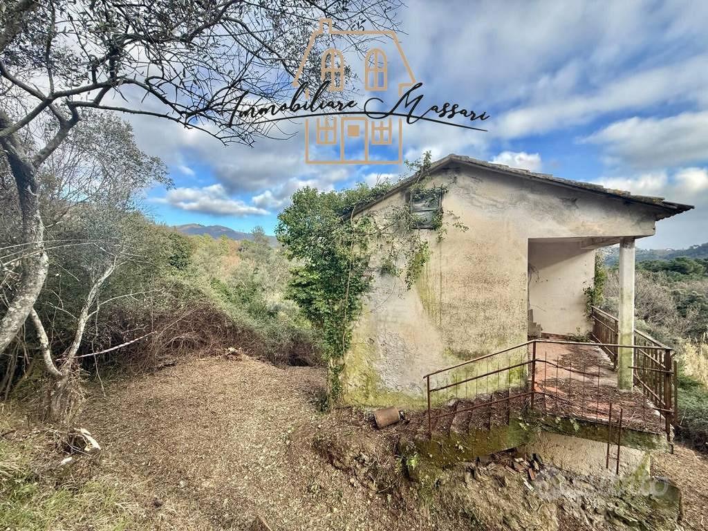 Rustico / Casale di 80 m² con 3 locali e box auto - Altro