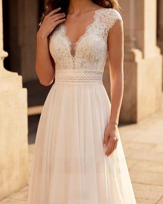 Abito da sposa nuovo con cartellino