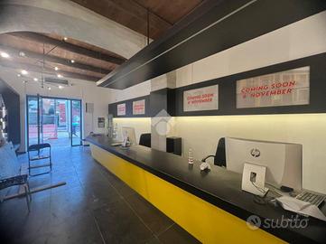 NEGOZIO A MELITO DI NAPOLI