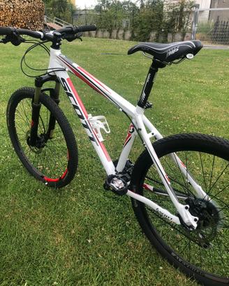 MTB SCOTT Aspect 30 pari al nuovo.
