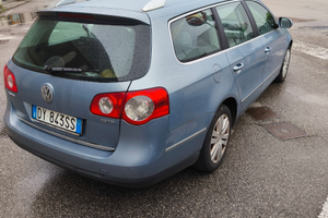 Passat Variant 2.0 tdi - leggermente trattabili
