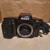 Nikon F50 + 2 obiettivi (1 NIKKOR) + 2 custodie