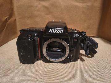 Nikon F50 + 2 obiettivi (1 NIKKOR) + 2 custodie