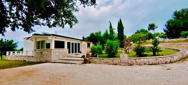 Prestigiosa villa in campagna con grande giardino