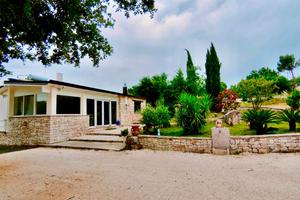 Prestigiosa villa in campagna con grande giardino