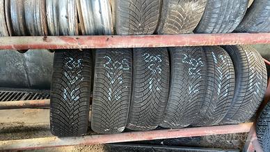 Vari treni di pneumatici usati