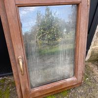 Finestra in legno noce chiaro