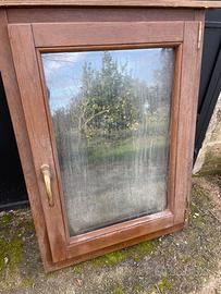 Finestra in legno noce chiaro