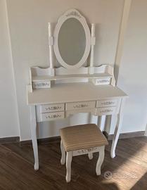 Toeletta con specchio e sgabello