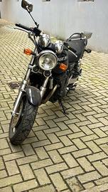 Suzuki GSX 750 Nera