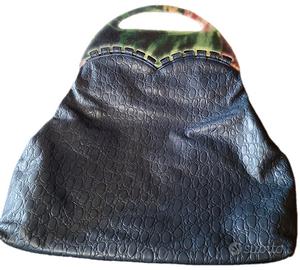 Originale borsa in pelle con manico rigido