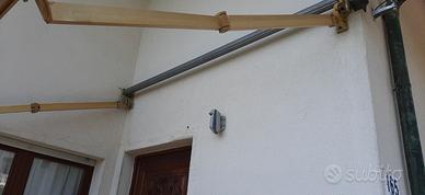 Struttura per tende a bracci arretrabili in allumi