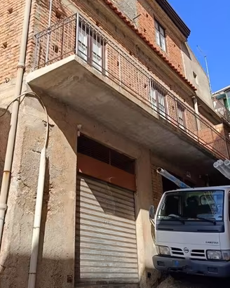 Alì, stabile semi indipendente di 80 mq più garage