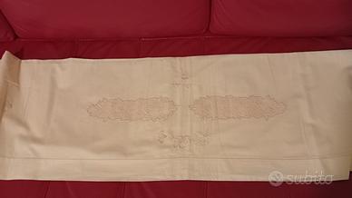 Lenzuolo matrimoniale ricamato 