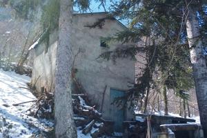 Casetta rustica in montagna ai piedi degli Alburni