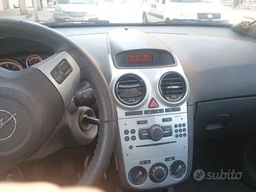 Opel corsa 2012 neopatentati trattabili
