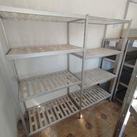 Scaffale a 8 ripiani
