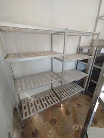 Scaffale a 8 ripiani