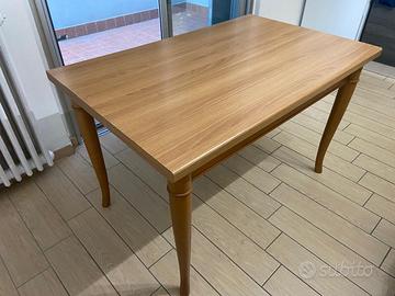 Tavolo in legno da cucina
