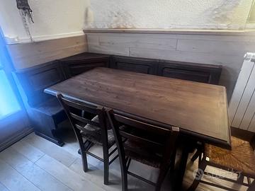 TAVOLO CON CASSAPANCA