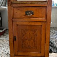 Comodino d’epoca in legno massello