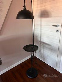 Piantana con tavolino
