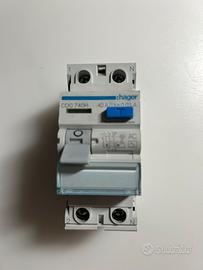 Interruttore magneto termico