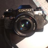 Contax 137 MD Quartz con Zeiss Planar 50 1.7