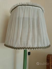 Lampada da terra in legno laccato