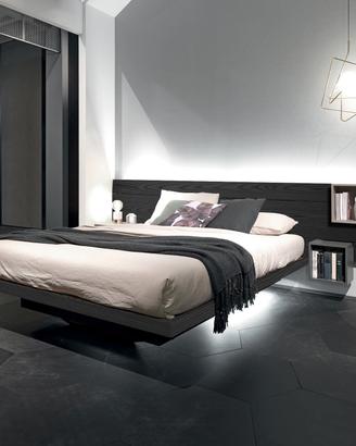 Letto, comodini, comò, divano, tavolo e sedie
