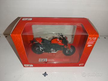 Ducati Monster + 1:18 Maisto Dealers
