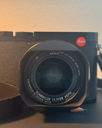 LEICA Q2 perfetta con accessori originali