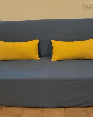 No. 2 divani letto uguali, ognuno 2 posti