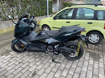 Yamaha TMax560-2024 TechMax allestimento Akrapovic