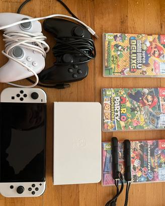 Nintendo Switch + Dock + 2 Controller + 3 giochi