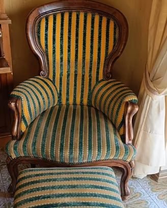 Poltrona classica stile bergère con puf poggiapied
