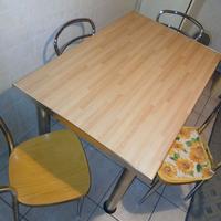 Tavolo rettangolare allungabile  e 4 sedie