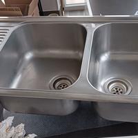 Lavello in acciaio da incasso.