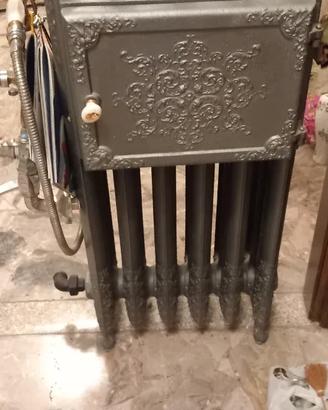 Termosifone liberty d’epoca in ghisa raro modello