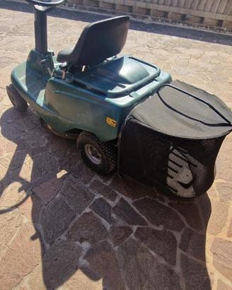 Trattorino taglia erba