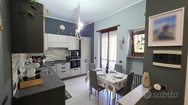 Appartamento di 125 m² con 5 locali e box auto a N
