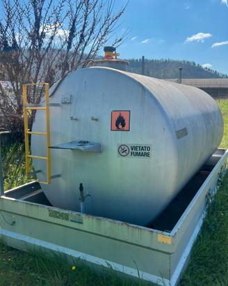 Cisterna da 9000 lt usata con vasca