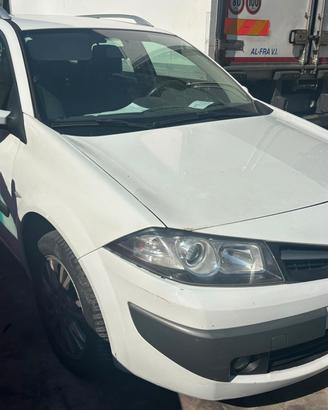 RENAULT MEGANE per ricambi usati